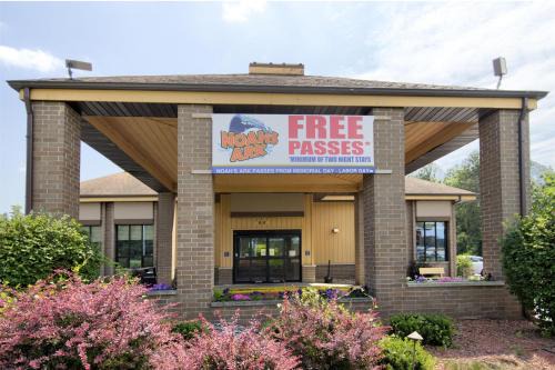 Wisconsin Dells Hotel | Best Western Ambassador Inn & Suites