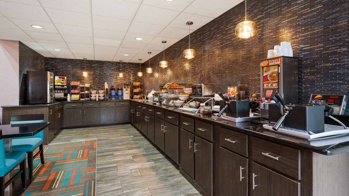 Perry Hotel | Best Western Bradbury Inn & Suites