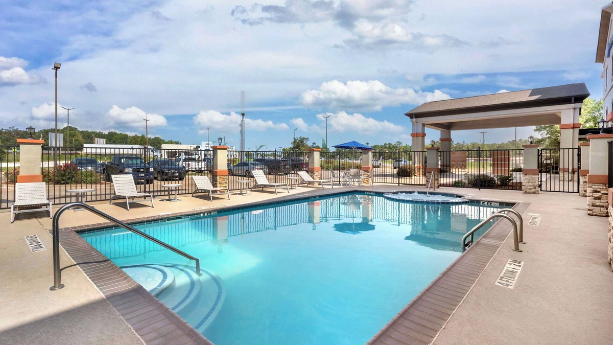 Carthage Hotel | Best Western Carthage Inn & Suites