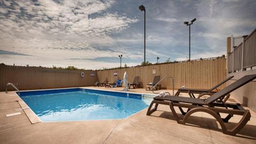Schererville Hotel | Best Western Crossroads Inn
