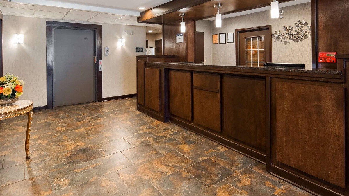Batavia Hotel | Best Western Crown Inn & Suites