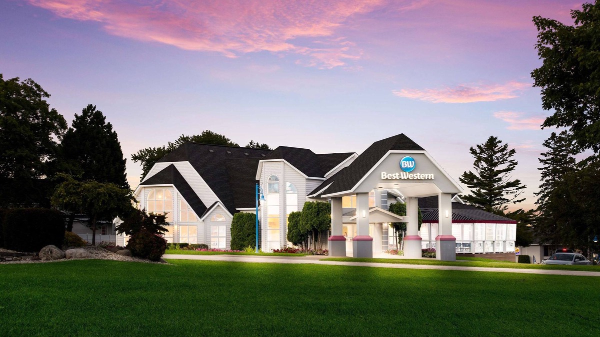 St Ignace Hotel | Best Western Harbour Pointe Lakefront