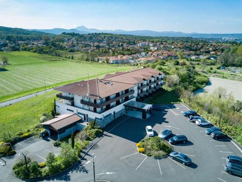 Perignat-les-Sarlieve Hotel | Best Western Plus Hôtel Gergovie