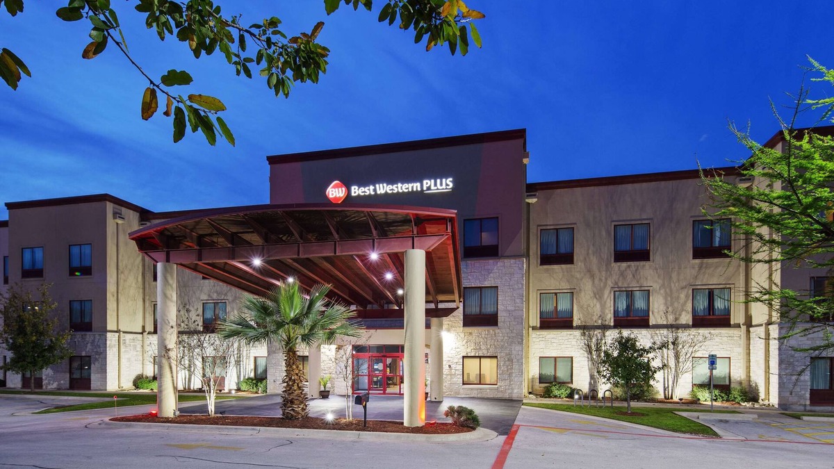 Montopolis Hotel | Best Western Plus Austin Airport Inn & Suites