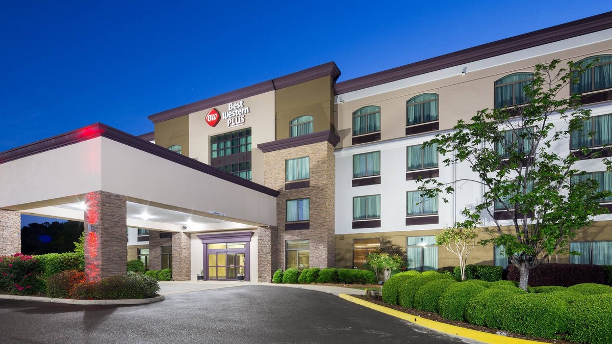 Crestline Heights Hotel | Best Western Plus Birmingham Inn & Suites