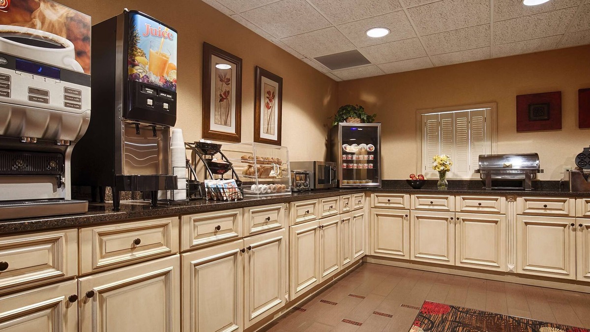 Monticello Hotel | Best Western Plus Brandywine Inn & Suites