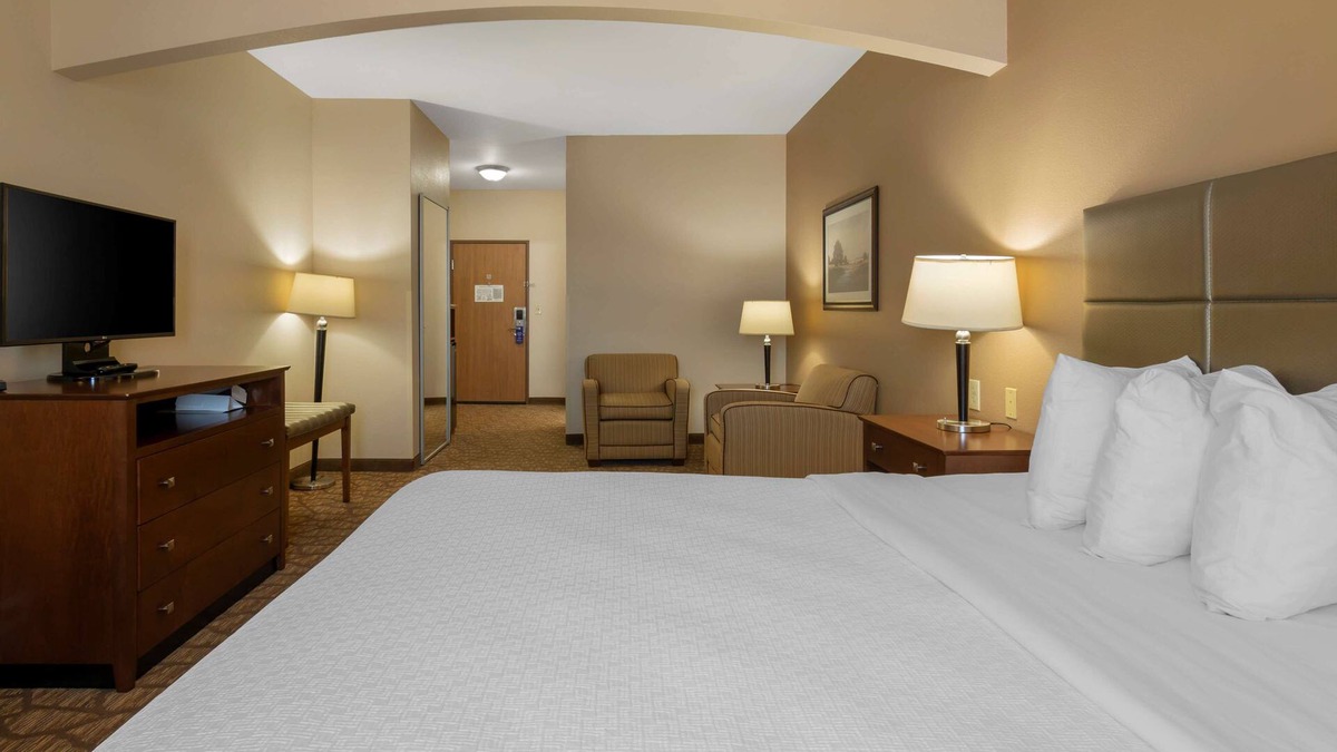 Hays Hotel | Best Western Plus Butterfield Inn
