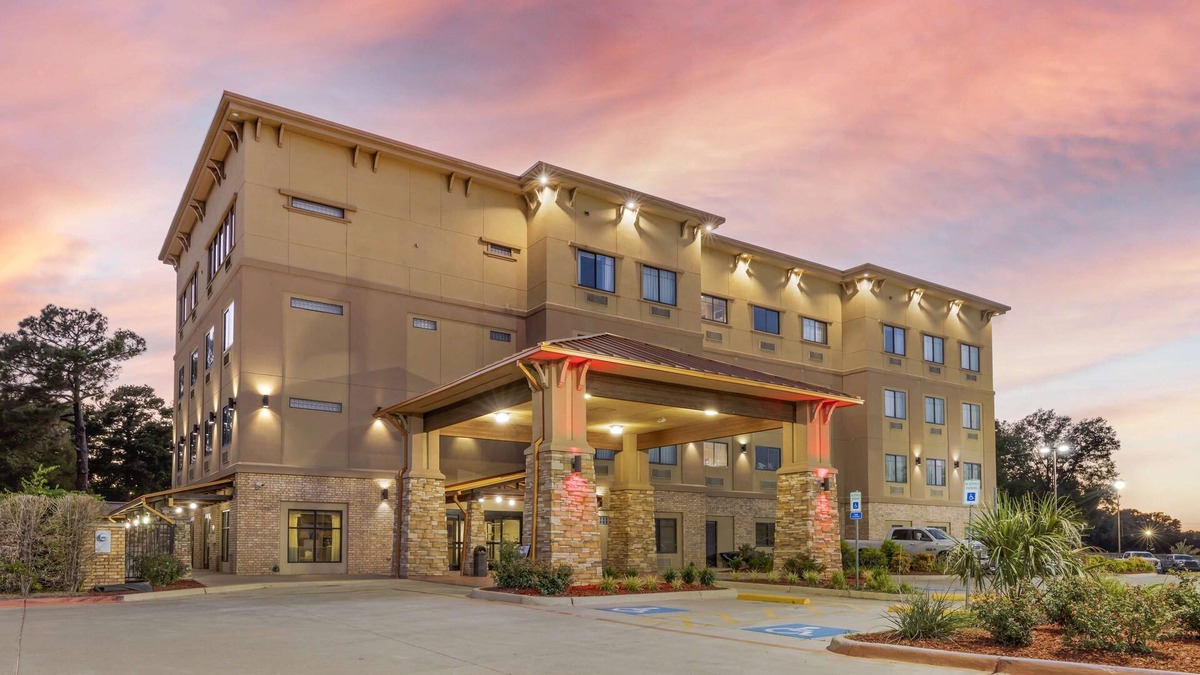Center Hotel | Best Western Plus Classic Inn & Suites