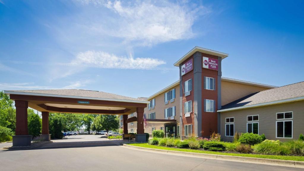 Coldwater Hotel | Best Western Plus Coldwater Hotel