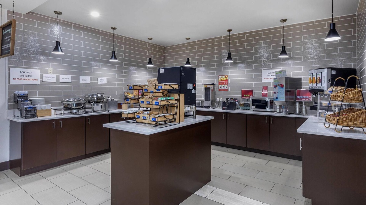 Denton Hotel | Best Western Plus Denton Inn & Suites