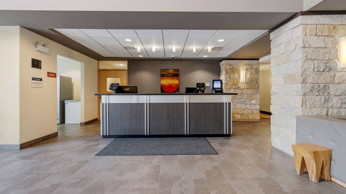 Regina Hotel | Best Western Plus Eastgate Inn & Suites