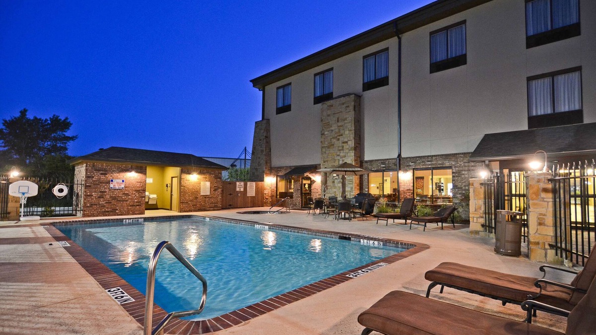 Emory Hotel | Best Western Plus Emory At Lake Fork Inn & Suites