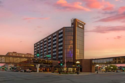 Waterloo Hotel | Best Western Plus Executive Residency Waterloo & Cedar Falls