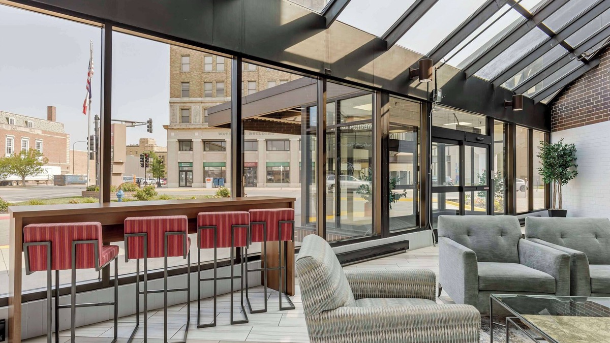 Waterloo Hotel | Best Western Plus Executive Residency Waterloo & Cedar Falls