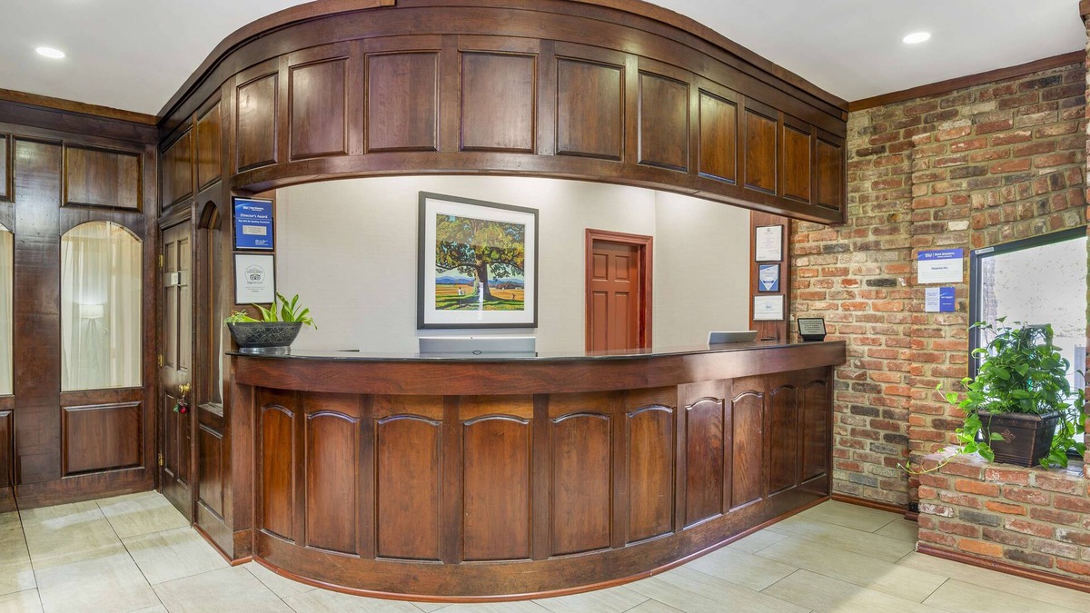 North Chesterfield Hotel | Best Western Plus Governor's Inn