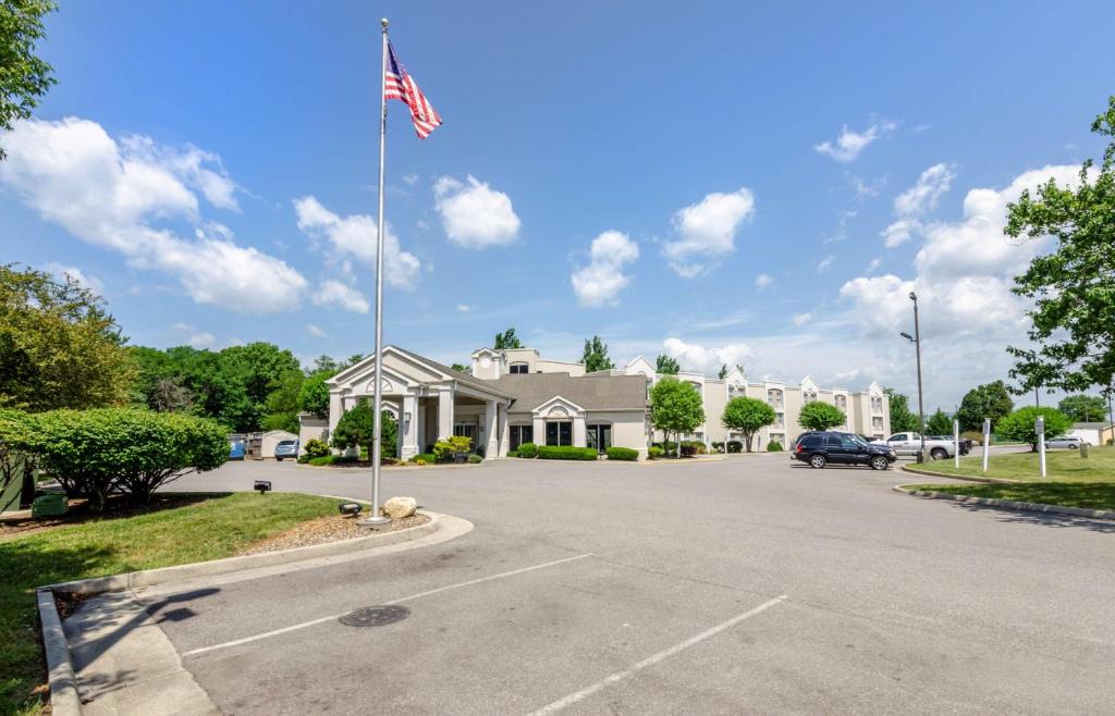 Roanoke Hotel | BEST WESTERN PLUS Inn at Valley View