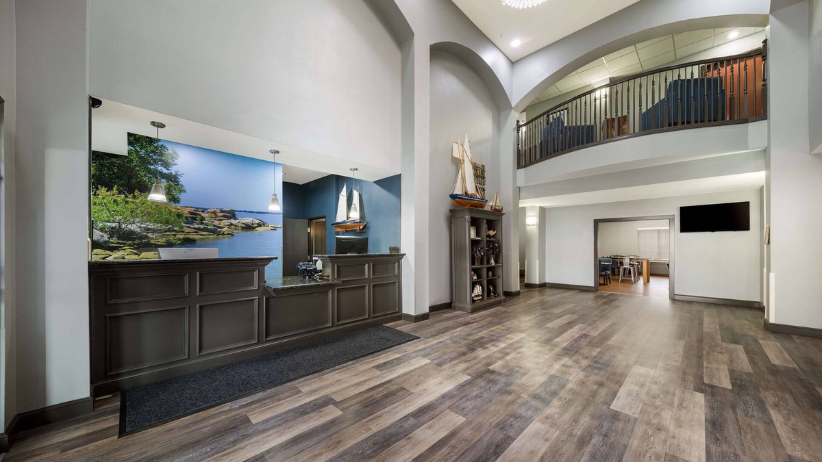 Lake Dallas Hotel | Best Western Plus Lake Dallas Inn & Suites