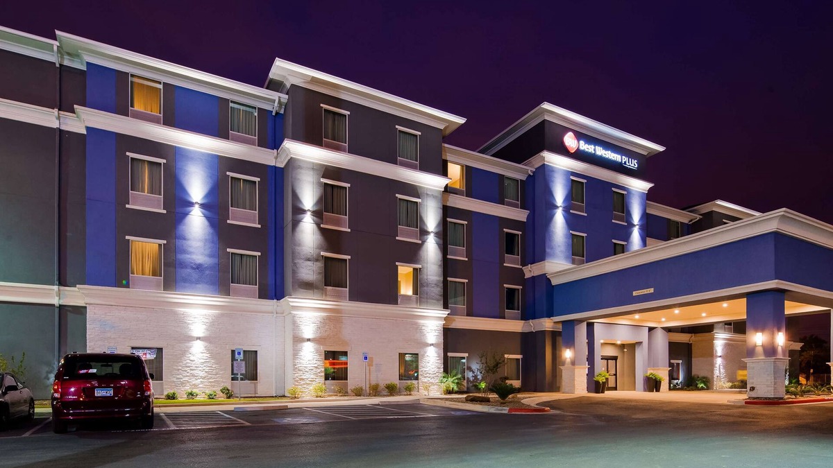 Western Division Hotel | Best Western Plus Laredo Inn & Suites