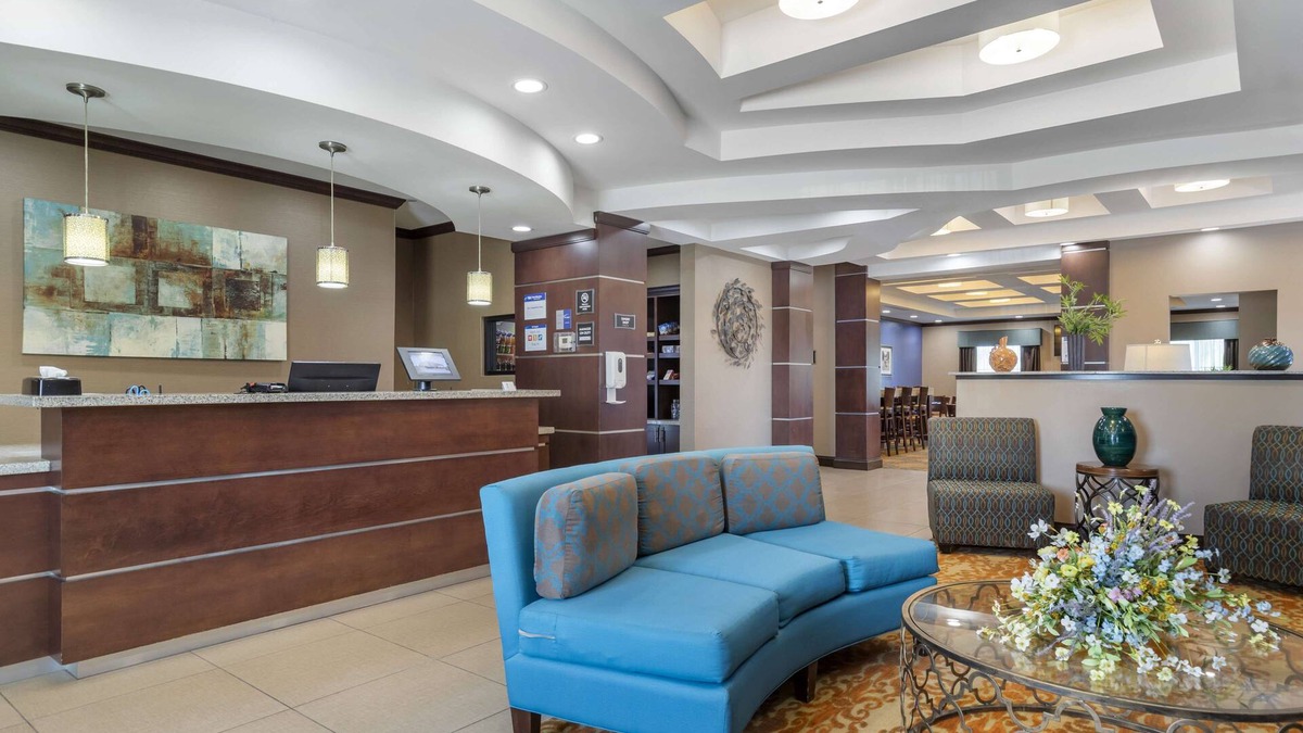 Luling Hotel | Best Western Plus Longhorn Inn & Suites