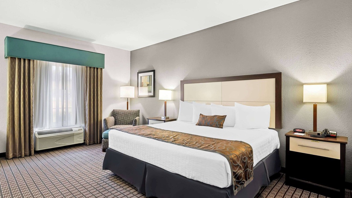 Magee Hotel | Best Western Plus Magee Inn And Suites