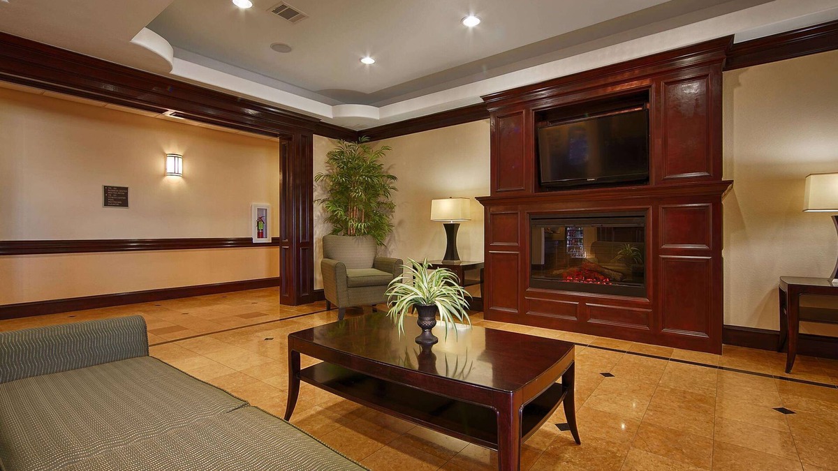 Manvel Hotel | Best Western Plus Manvel Inn & Suites