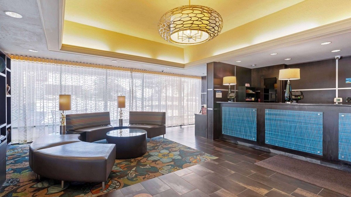 Millard Hotel | Best Western Plus Midwest Inn