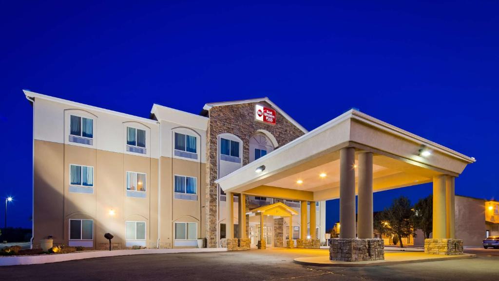 East Las Vegas Hotel | Best Western Plus Montezuma Inn and Suites
