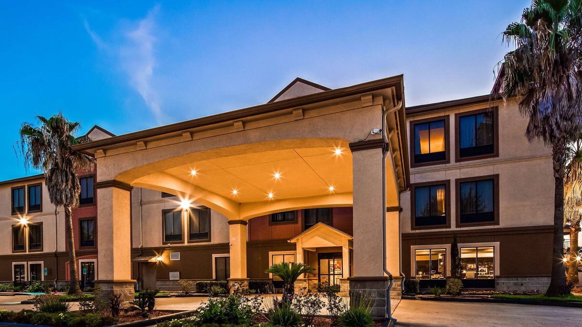 Houston Hotel | Best Western Plus North Houston Inn & Suites