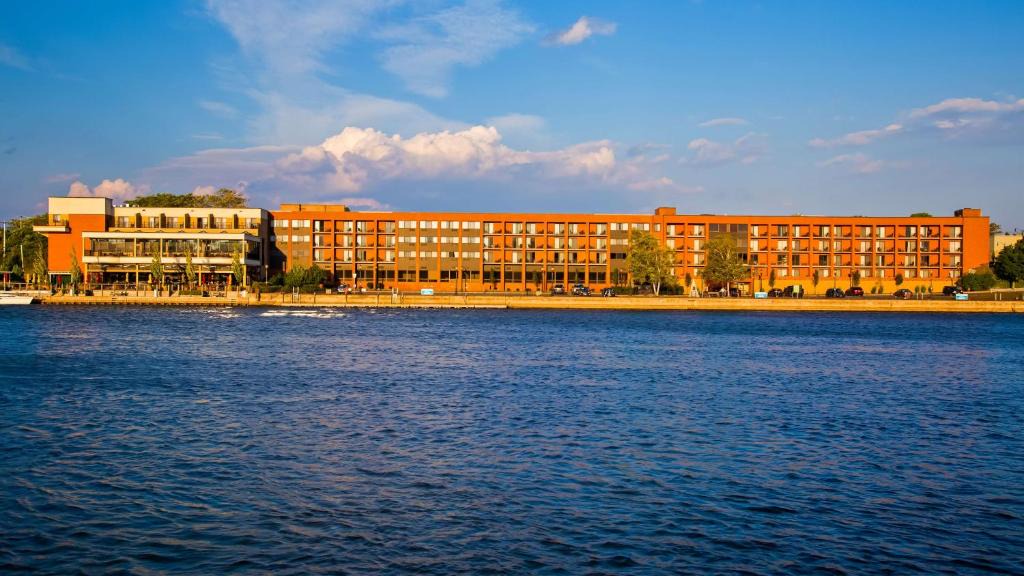 Oswego Hotel | Best Western Plus Oswego Hotel and Conference Center