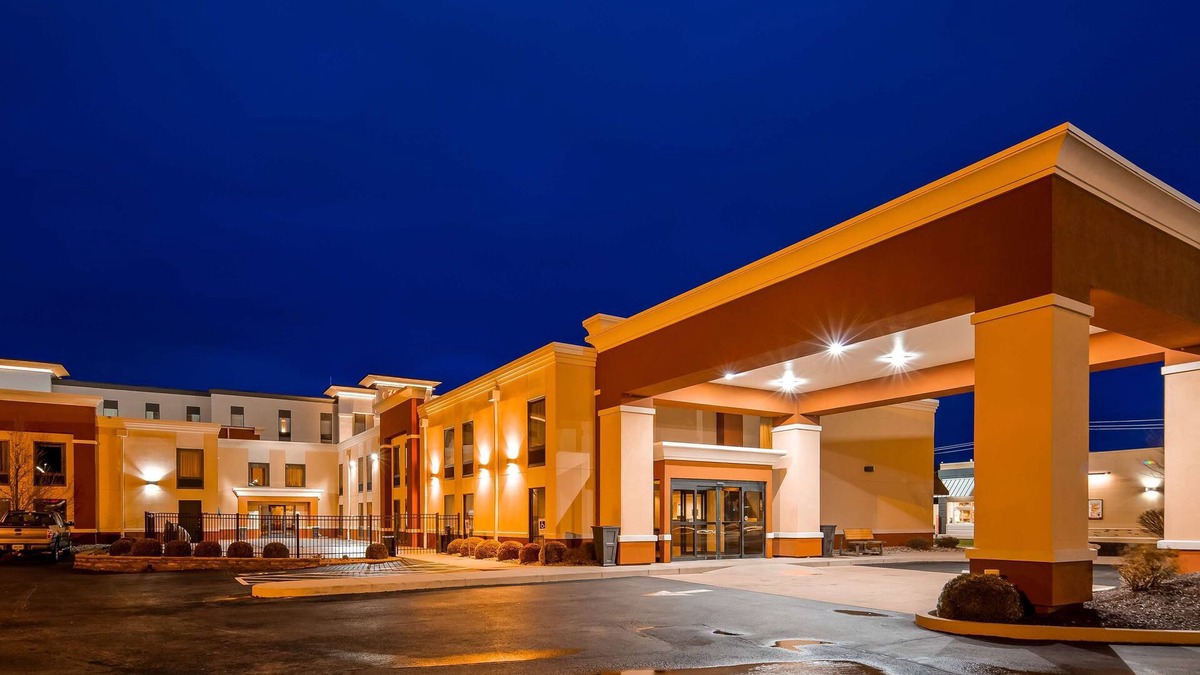 Alton Hotel | Best Western Plus Parkway Hotel