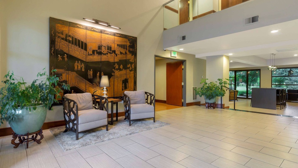 Kent Hotel | Best Western Plus Plaza by the Green