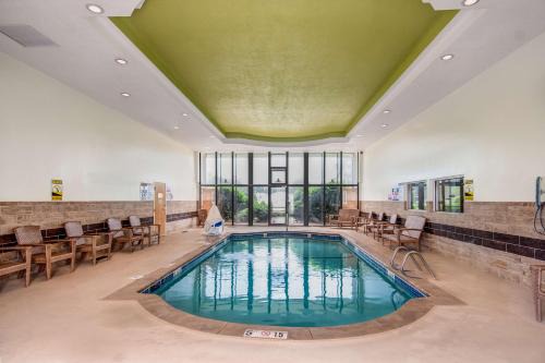 Hampton Hotel | Best Western Plus, The Inn at Hampton
