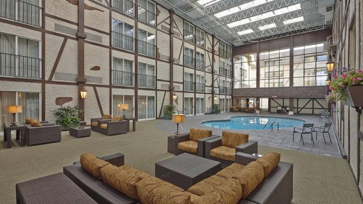 Downtown Minneapolis Hotel | Best Western Plus The Normandy Inn & Suites