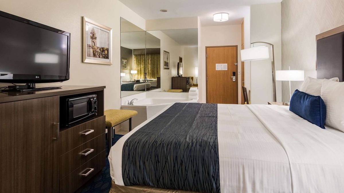 Tulsa Hotel | Best Western Plus Tulsa Inn & Suites