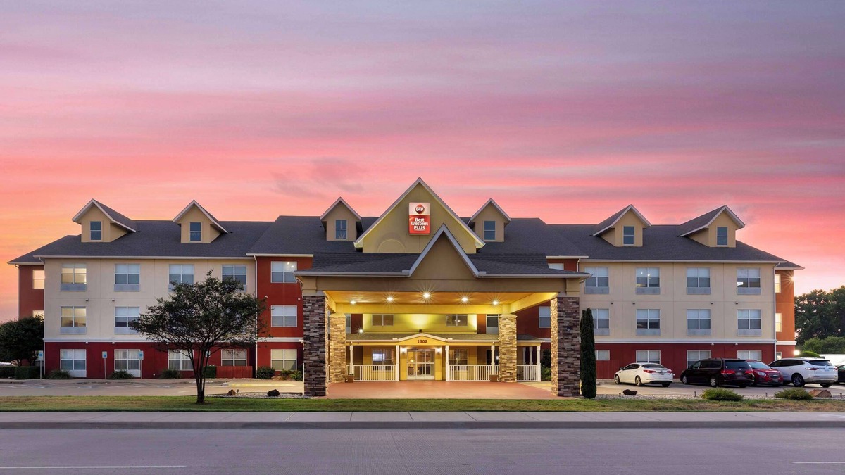 Bellmead Hotel | Best Western Plus Waco North
