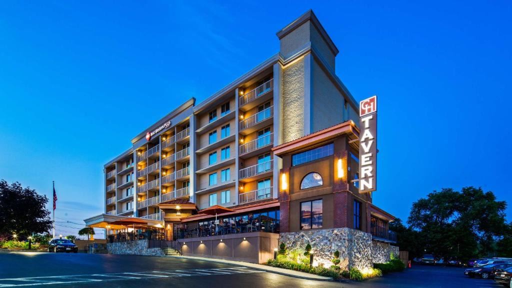 Piety Corner Hotel | Best Western Plus Waltham Boston