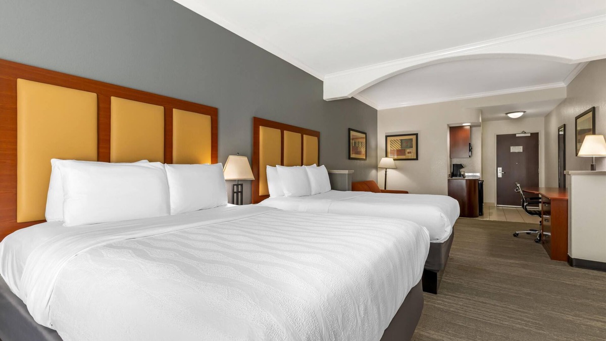 Waxahachie Hotel | Best Western Plus Waxahachie Inn & Suites