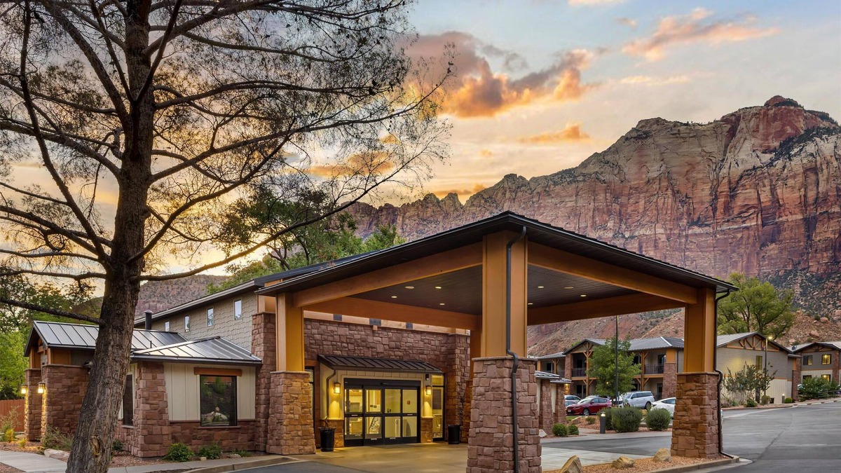 Zion National Park South Entrance Hotel | Best Western Plus Zion Canyon Inn & Suites