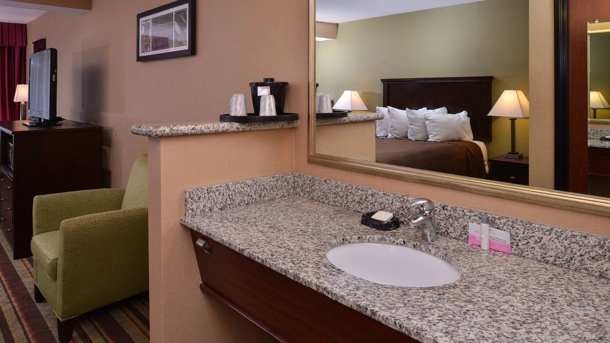 Wilsonville Hotel | Best Western Wilsonville Inn & Suites