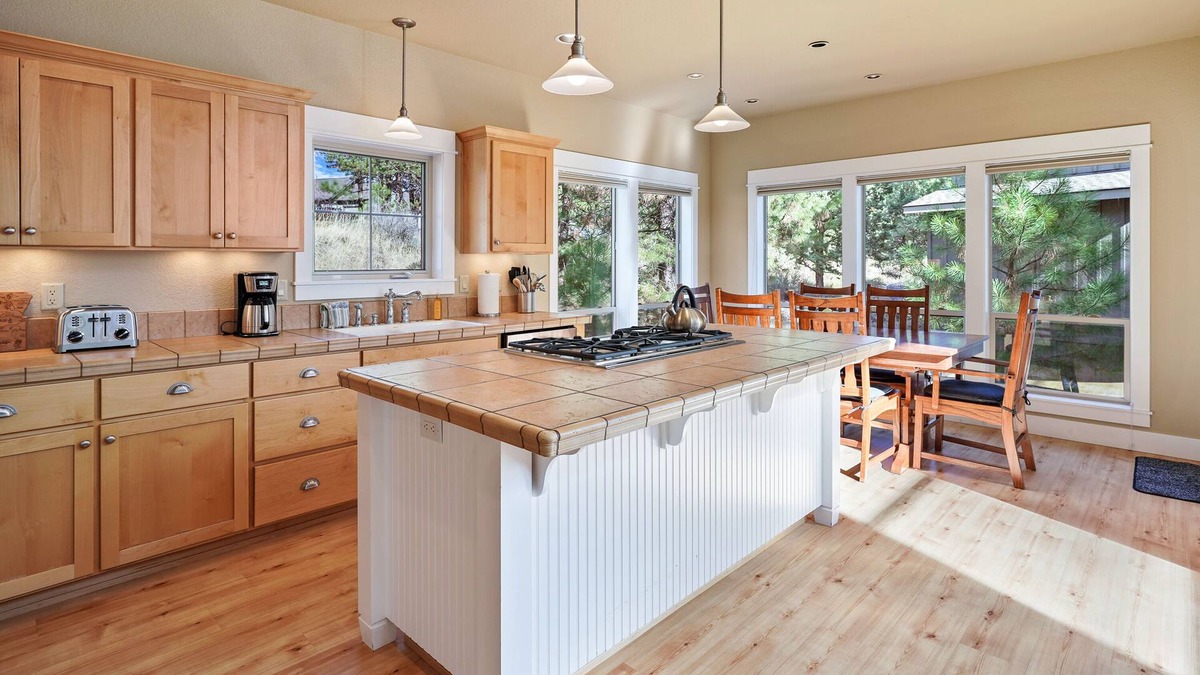 RiverWild House | BEST Wild River, Huge Bonus Room, EV Charger, Community Hot Tub (Seasonal Pool)