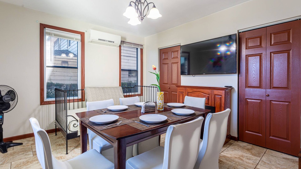 Hillside House | ⭐️Best XL House To Visit NYC-5BR+3Baths+Hot Tub+Parking 5 cars