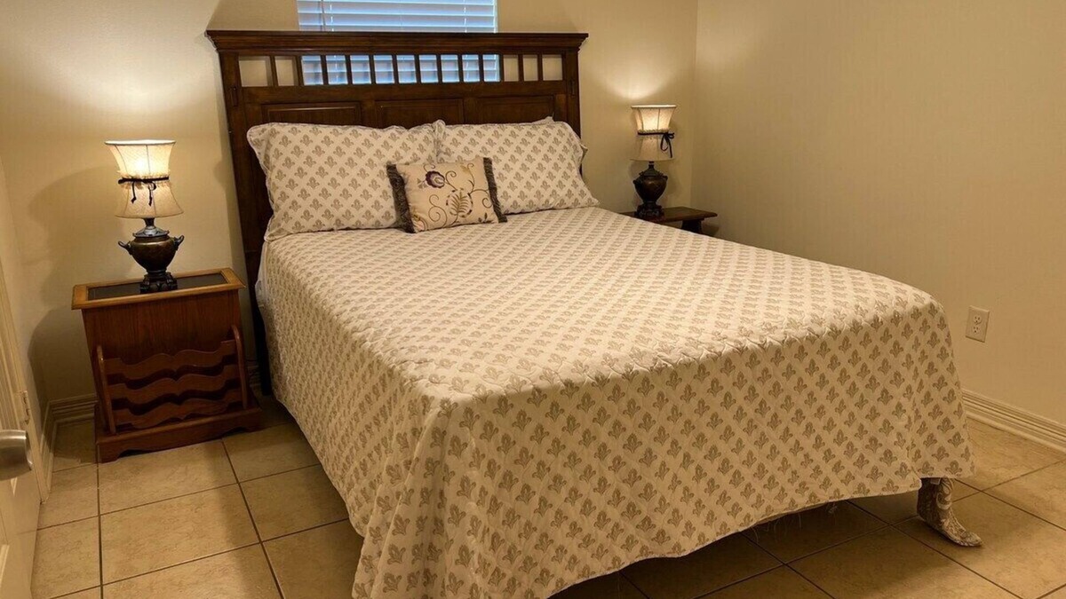Tyler Apartment | Beststays@Sunrise Ruby a Duplex, Pet Friendly,Work Crews family nursesnn@‘