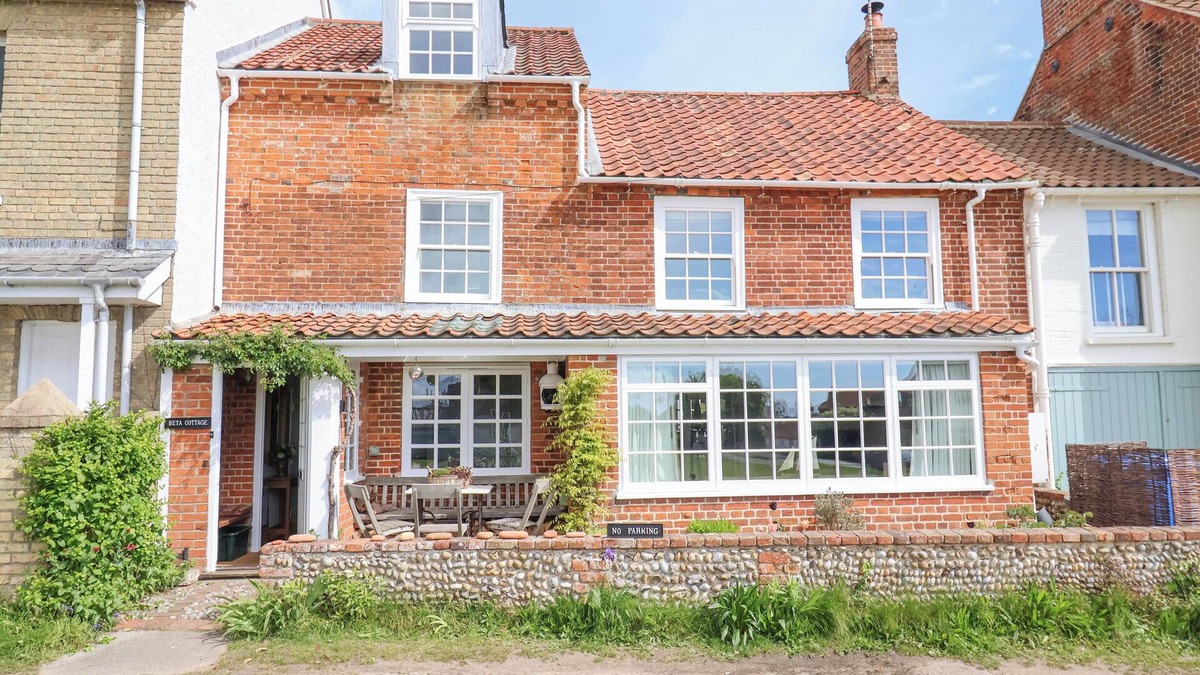 Walberswick Cottage | BETA COTTAGE, pet friendly, with open fire in Walberswick