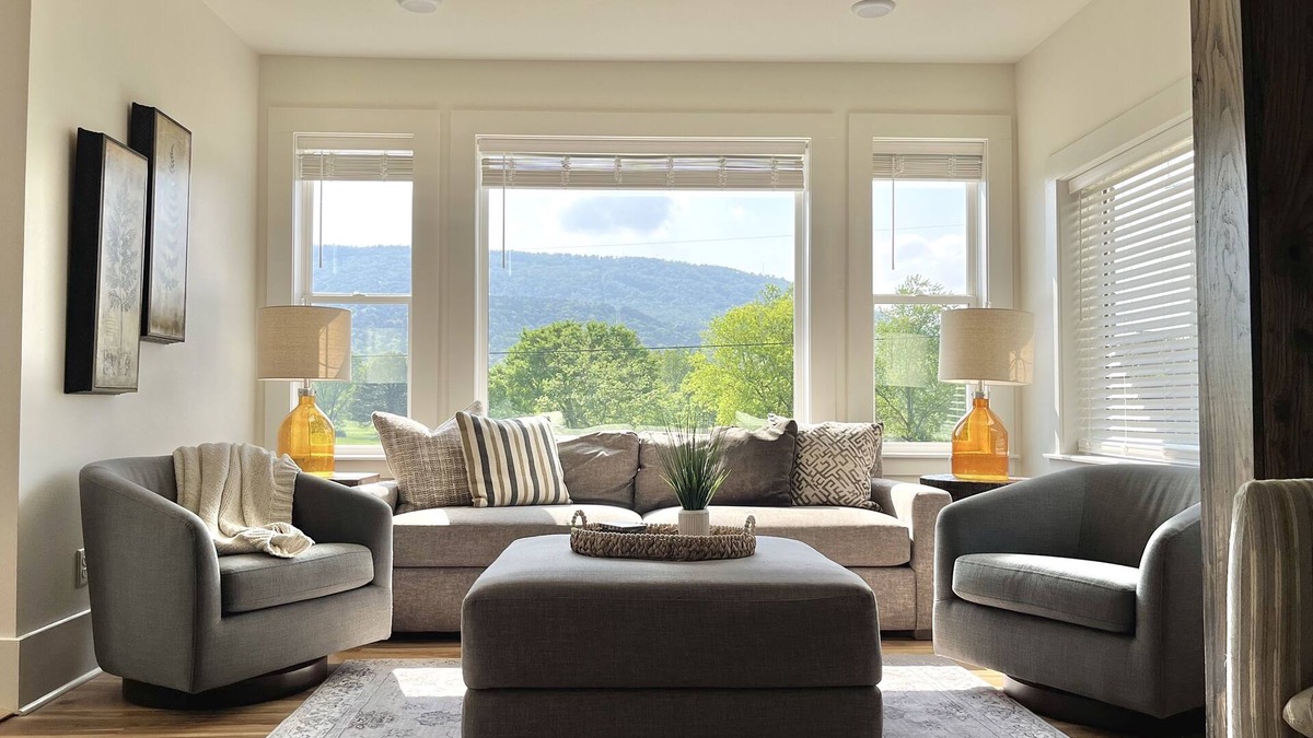 Russellville House | Bethel House at the base of Mt Nebo, stunning views!