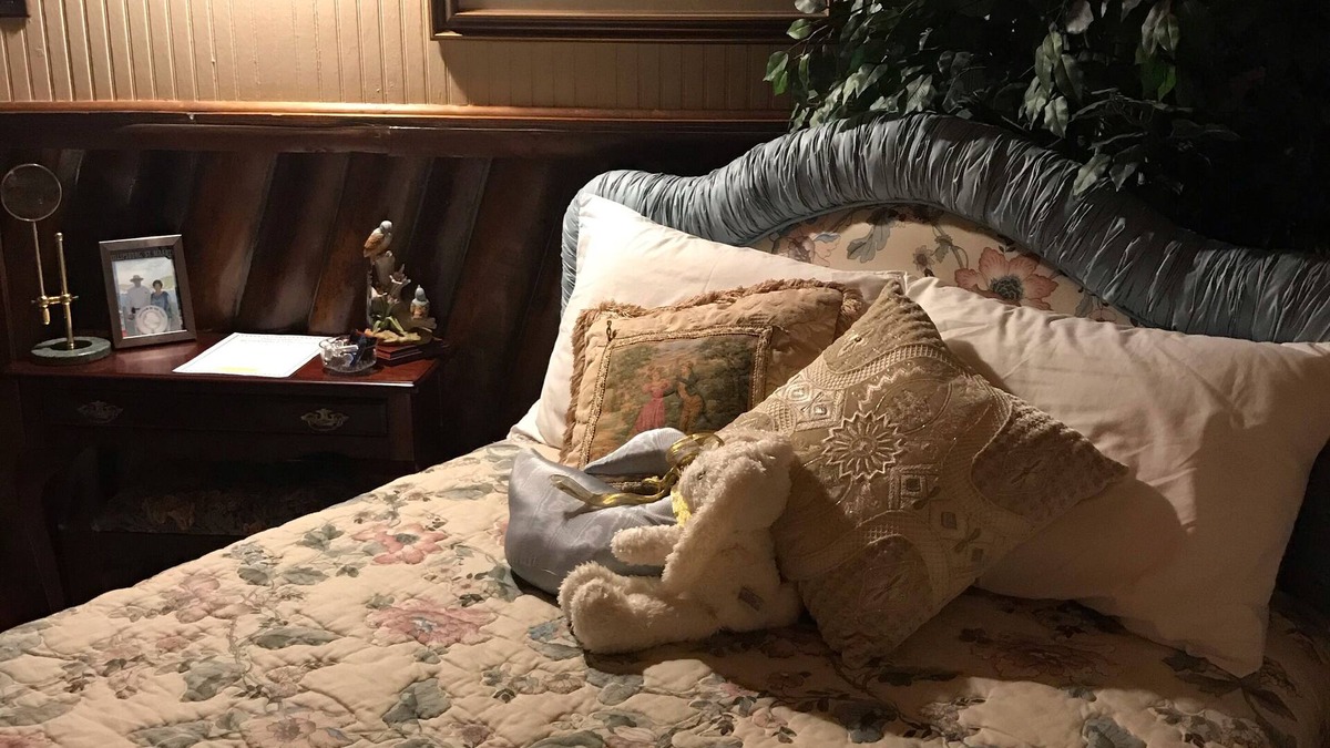 Bethlehem Cabin | Bethlehem’s Log Home! For Sale