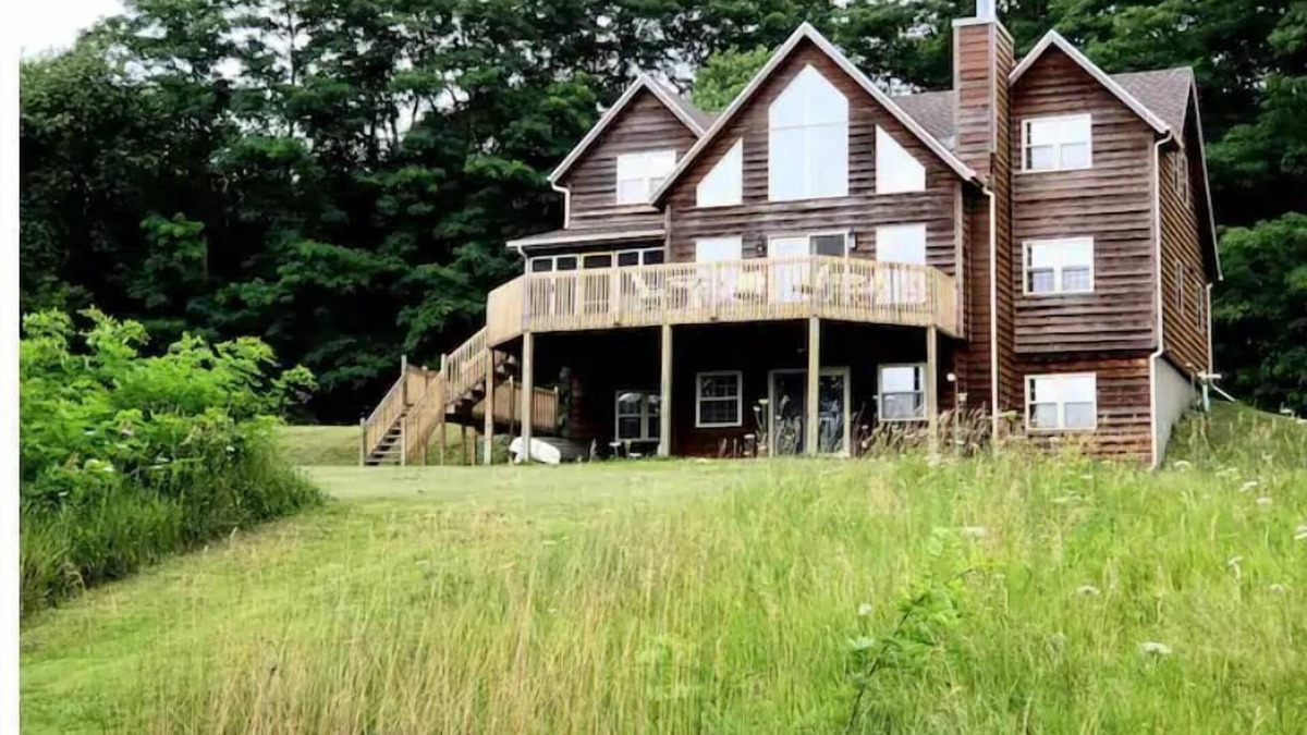 North Freedom House | Betsy's Hideaway, Unique Timber Frame home