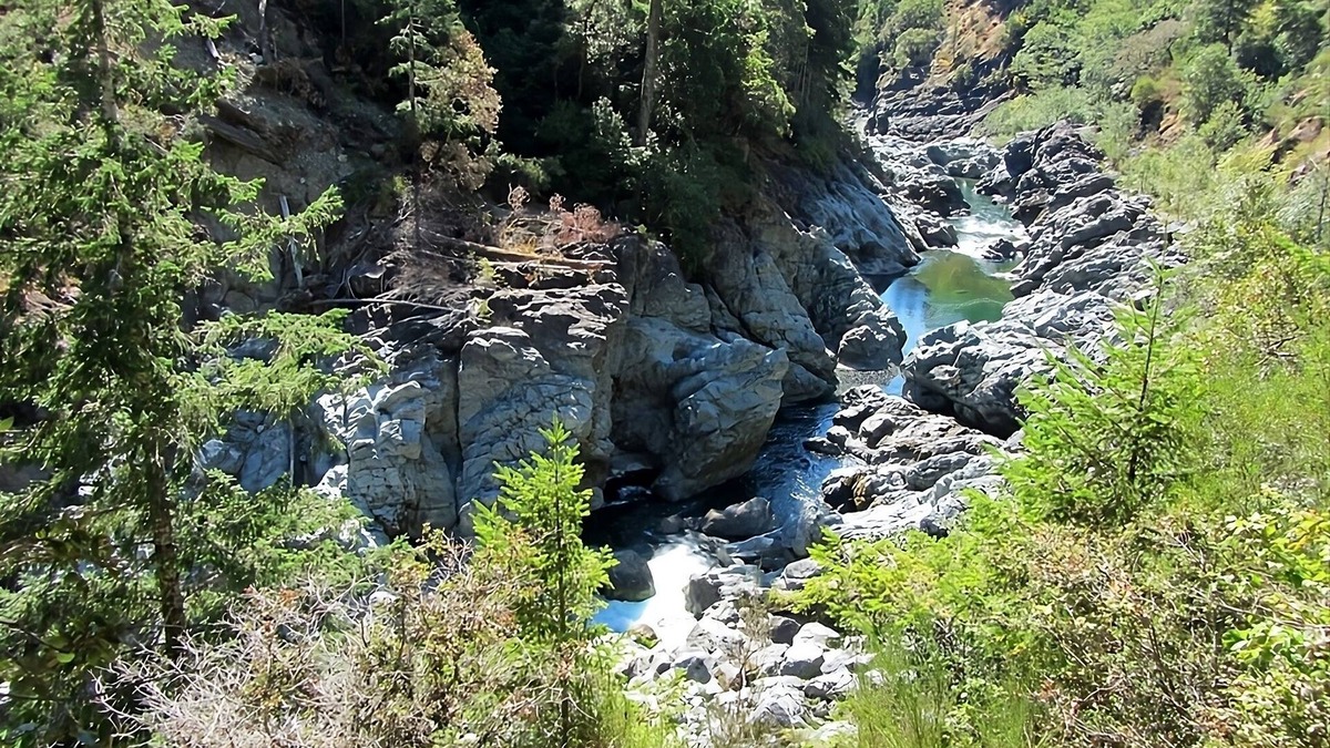 Grants Pass Hotel | Better Choice For Your Vacation! Explore and Enjoy the Beauty of Grants Pass!