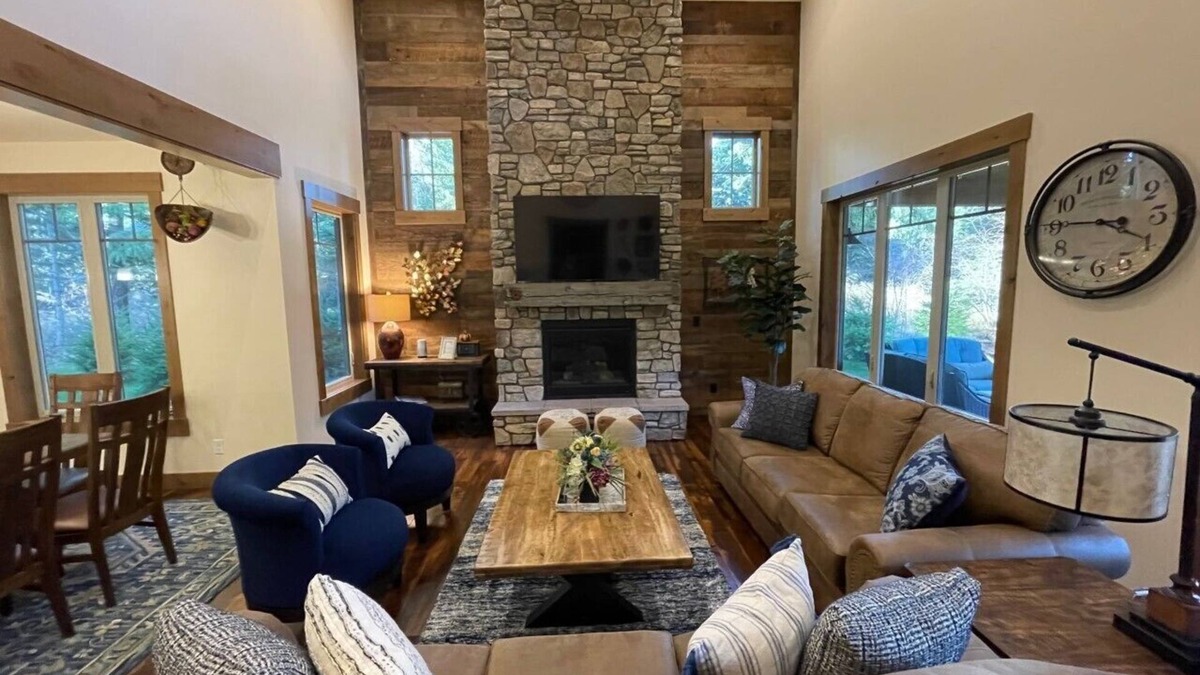 Cle Elum House | Better than the rest! Suncadia Sleeps12 3Baths FirePit HotTub Bikes Game Room