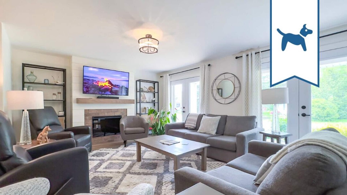 Bayfield Cottage | Better Than Therapy-Executive Cottage with Hot Tub, Fireplace is ready for you!