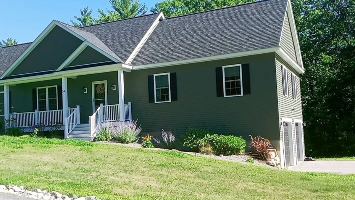 Moultonborough House | Better To Wake Near The Lake